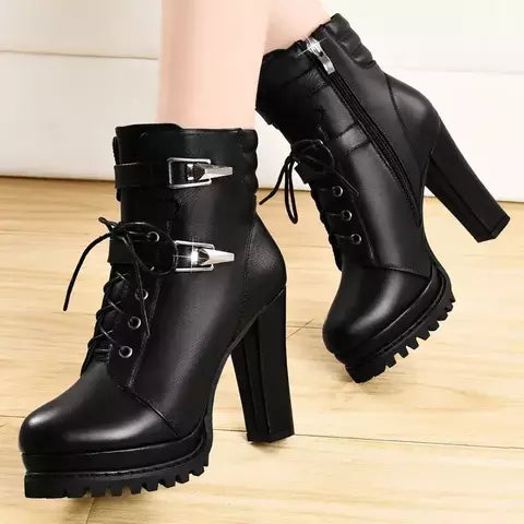 BOTAS COTURNOS DE CAÑA CORTA CON TACÓN BLOQUE TRATORADO | STORM WALK®