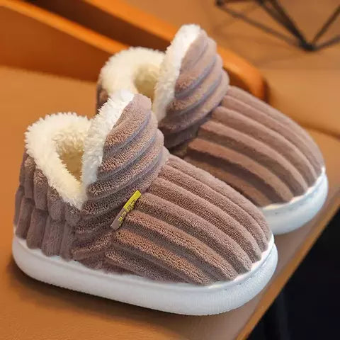 PANTUFLA INFANTIL CERRADA Y FORRADA | WARM HUG®